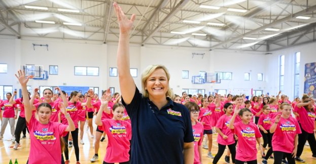 Wielkie gwiazdy polskiego sportu zakończą tegoroczną edycję wymyślonej i realizowanej przez jedyną polską mistrzynię olimpijską w pływaniu Otylię Jędrzejczak akcji „Mistrzynie w Szkołach”. W poniedziałek w Warszawie ponad czterysta uczennic ze stołecznych szkół spotka pięć wyjątkowych mistrzyń sportu, wśród których będą aż cztery medalistki igrzysk olimpijskich!